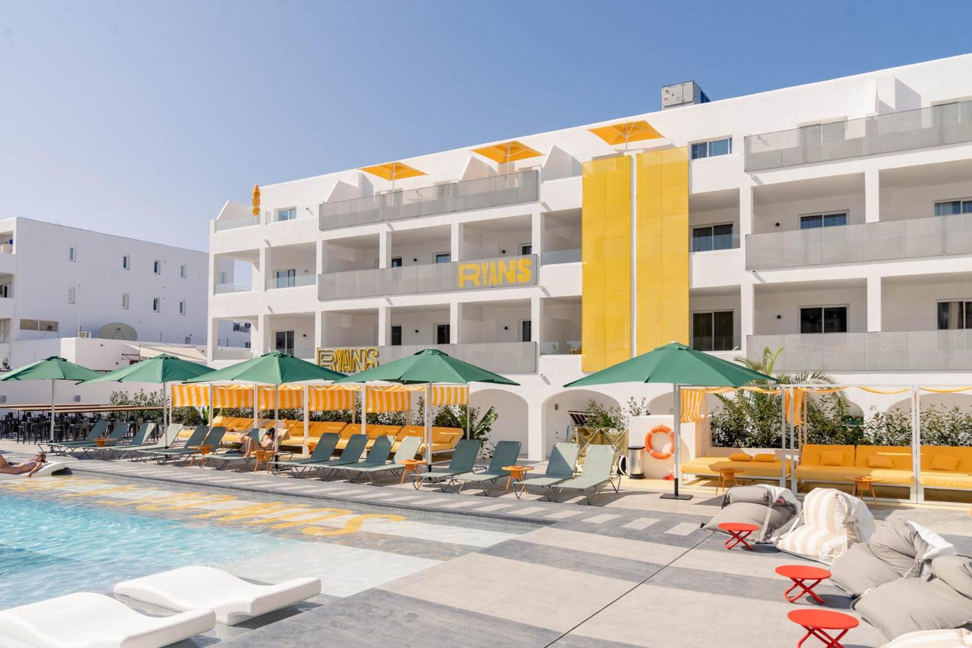 Ryans Lolas - Adults Only Sant Antoni de Portmany Dış mekan fotoğraf
