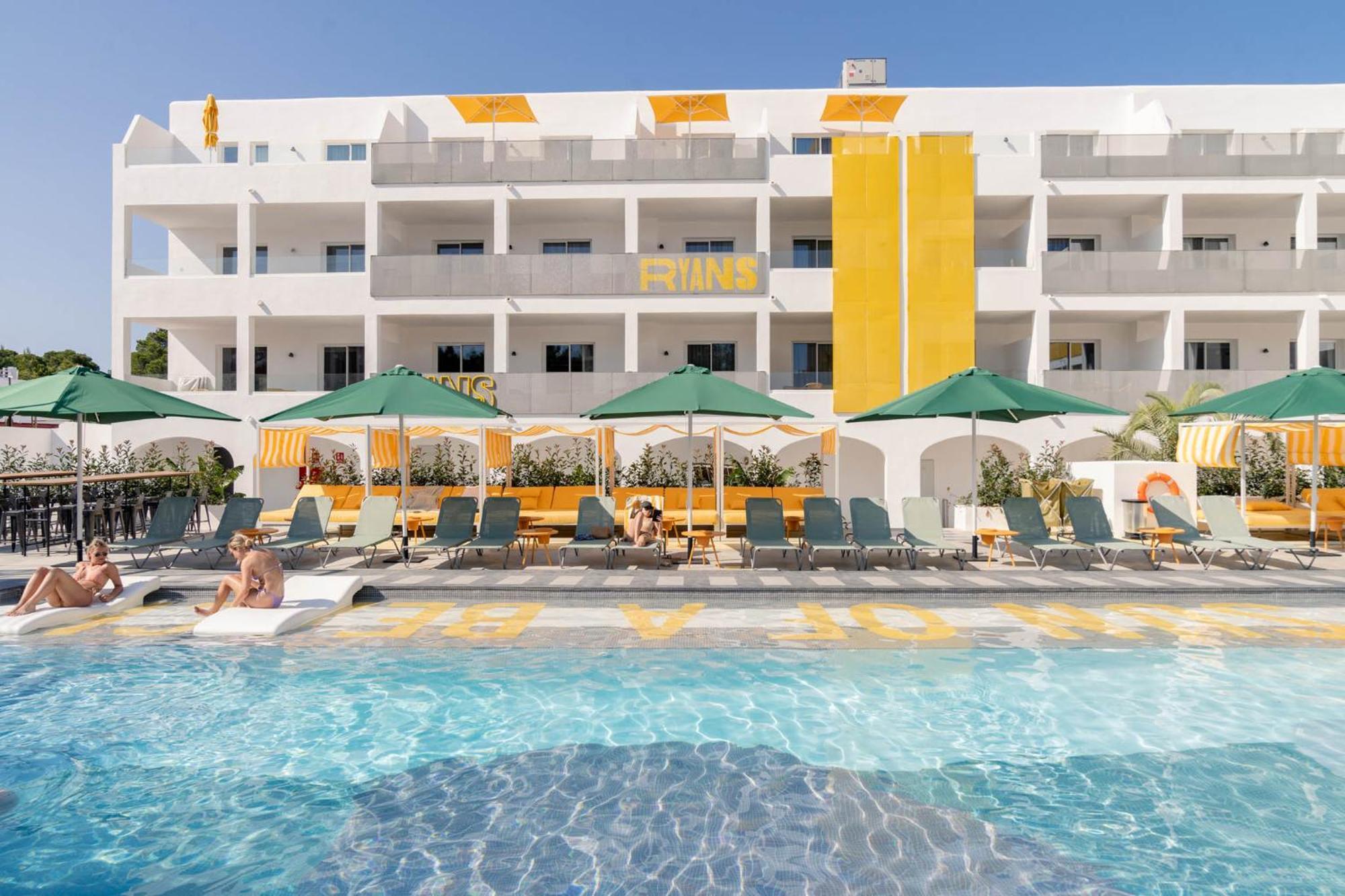 Ryans Lolas - Adults Only Sant Antoni de Portmany Dış mekan fotoğraf