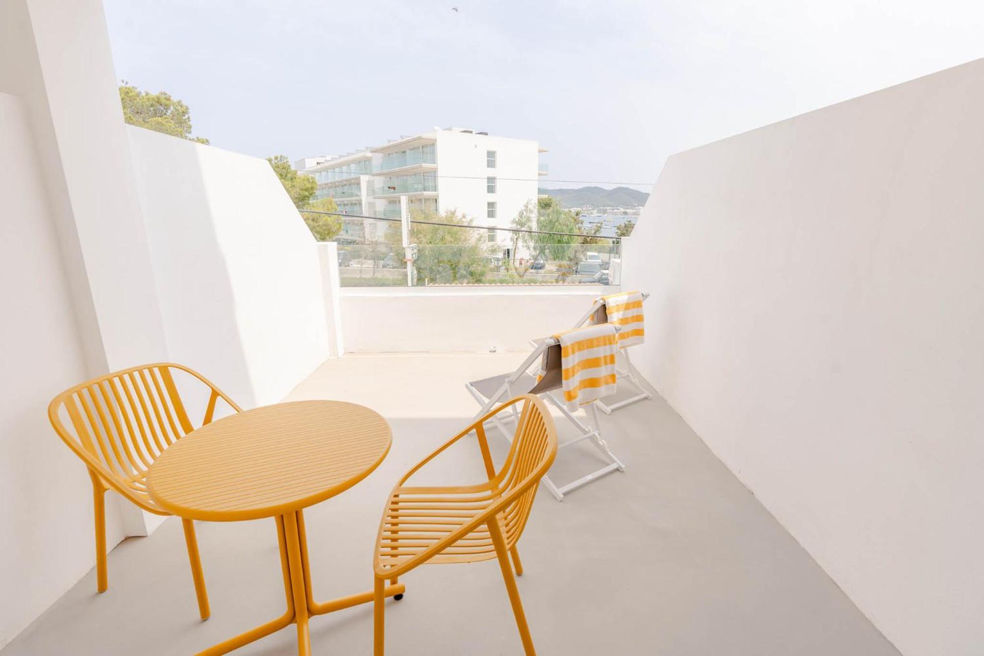 Ryans Lolas - Adults Only Sant Antoni de Portmany Dış mekan fotoğraf